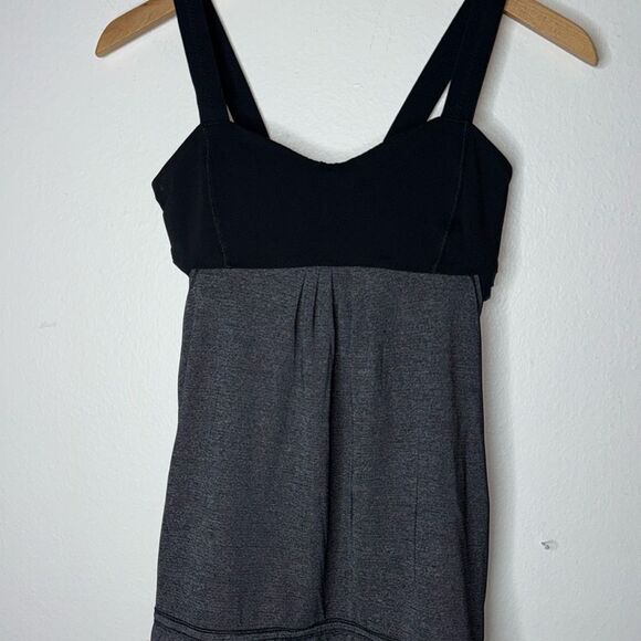 Lululemon Elevate Tank with Drawstring Hem Size 6 - Picture 6 of 6